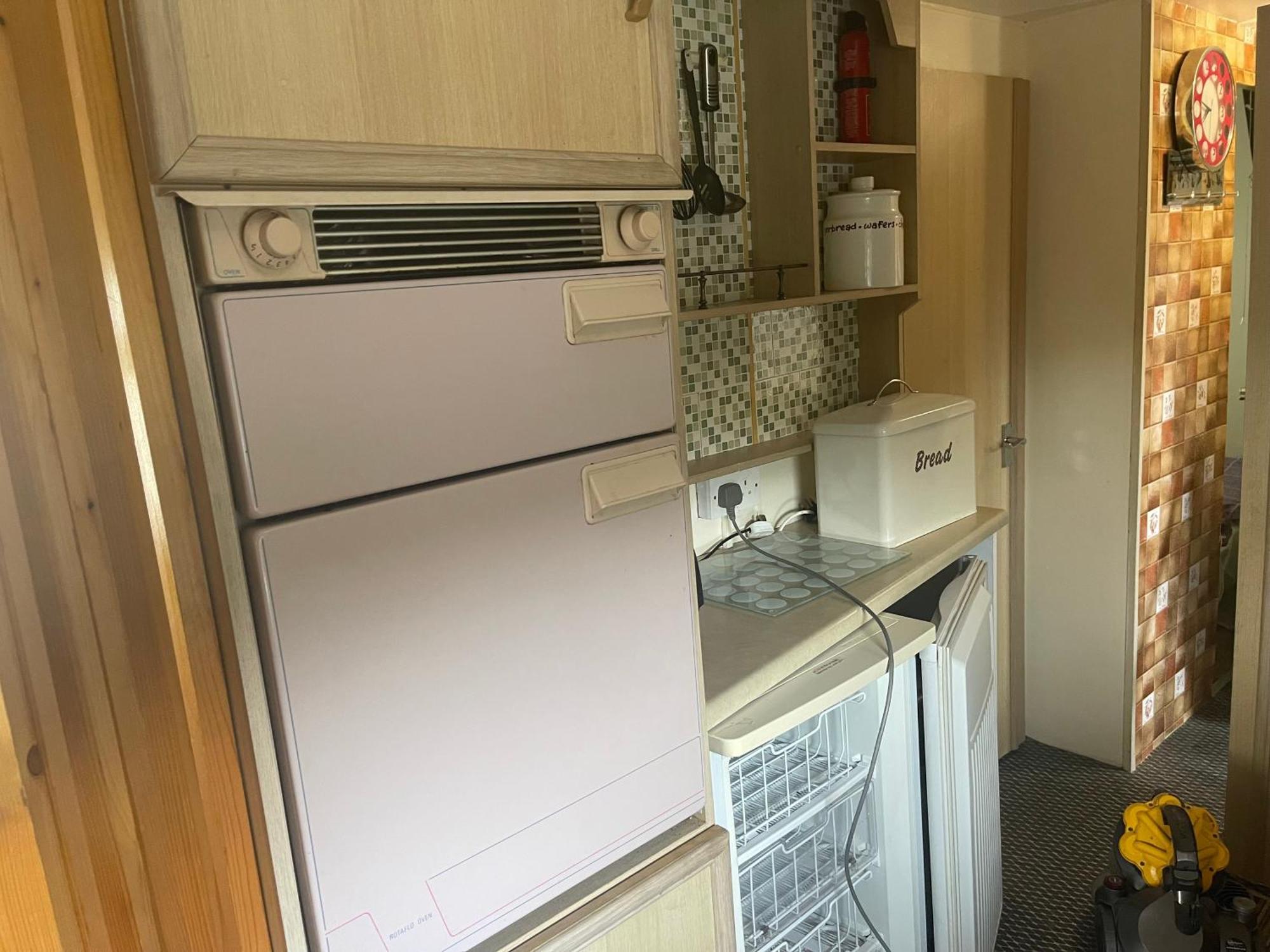Red 2 Caravan 6 Berth 3 Bedrooms Apartment